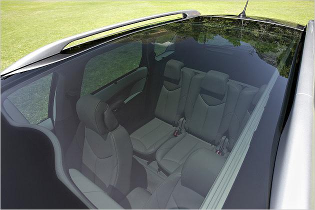 Die Gesamtfläche des Glasdachs beträgt 1,68 Quadratmeter