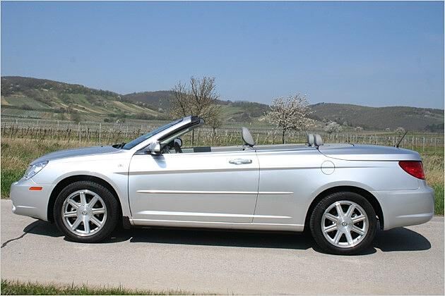 Die Lichtkanten in der Seitenlinie sind für aktuelle Chrysler typisch