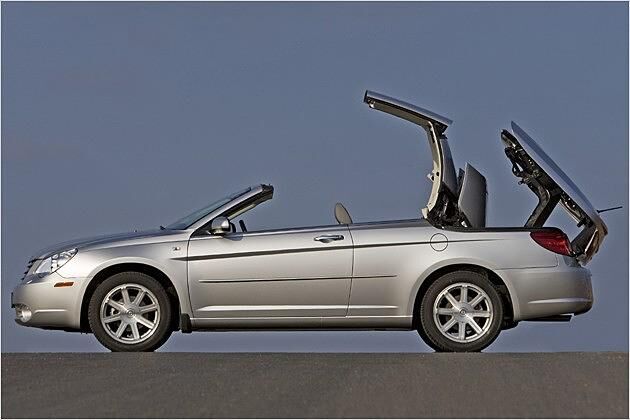 Gib Stahl: Das dreiteilige Hardtop faltet sich aus dem Kofferraum