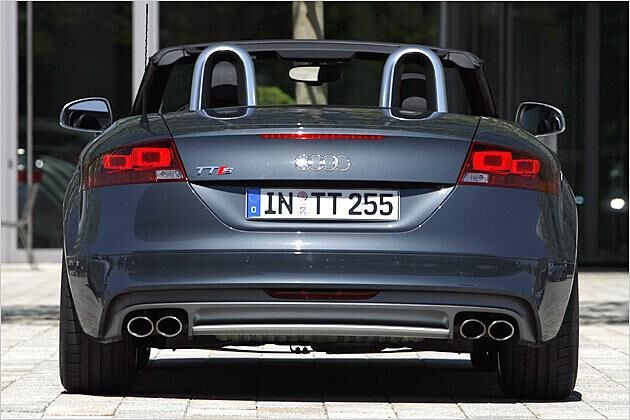 Die neue Heckschürze besitzt eine Diffusorblende