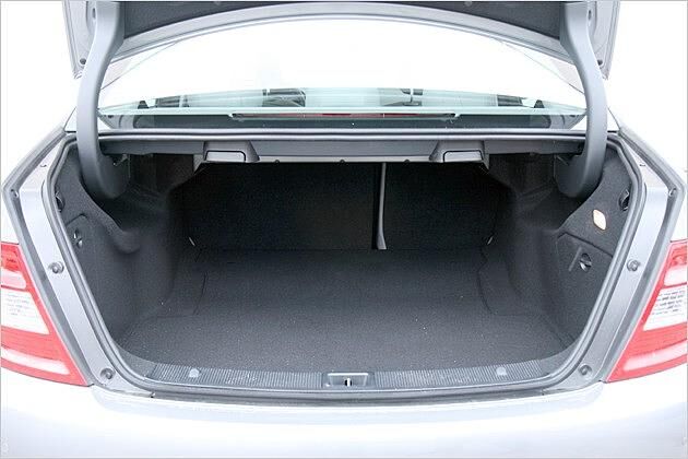 In den Kofferraum passen 475 Liter Gepäck