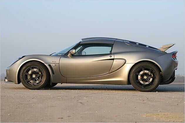 Aerodynamik: Dank großem Frontsplitter, ausladendem Heckspoiler ?