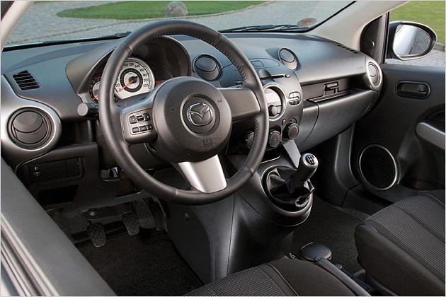 Der sportlich gestaltete Innenraum lädt zum Einsteigen ein