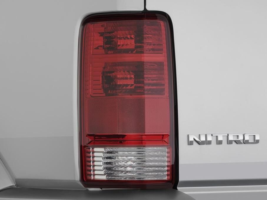 Dodge Nitro (Baujahr 2009) SE 5 Türen Rücklicht
