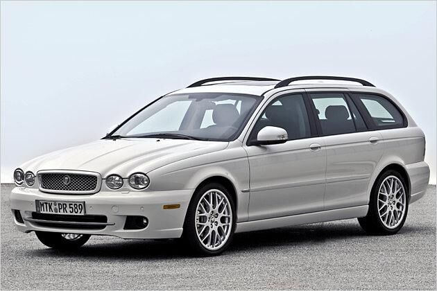 Zieht den Wagen in die Breite: Die Chromleiste im unteren Lufteinlass