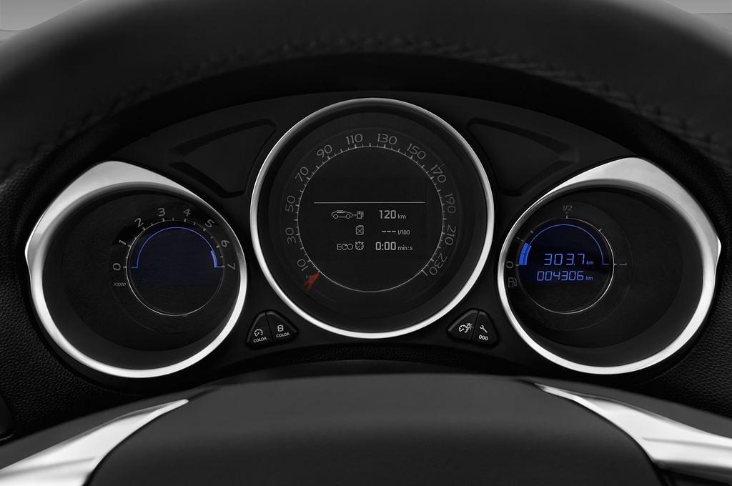 DS DS4 Crossback (Baujahr 2016) - 5 Türen Tacho und Fahrerinstrumente