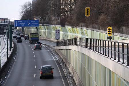 Lärmreduzierender "OPA" auf der  A40 bei Essen. (Bild: Straßen NRW)