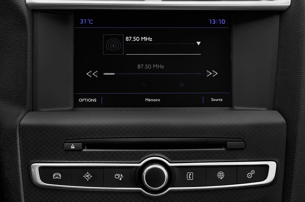 DS DS4 (Baujahr 2017) Opera Blue 5 Türen Radio und Infotainmentsystem