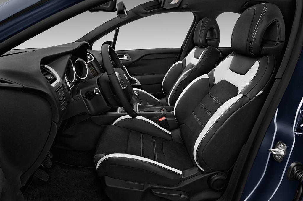 DS DS4 (Baujahr 2017) Opera Blue 5 Türen Vordersitze