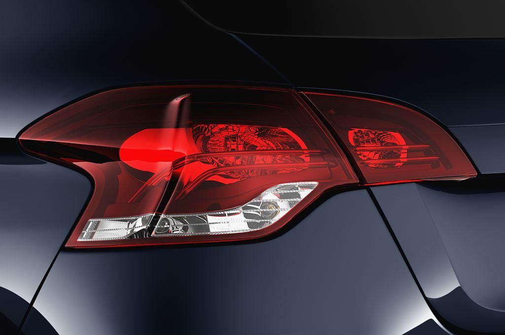 DS DS4 (Baujahr 2017) Opera Blue 5 Türen Rücklicht