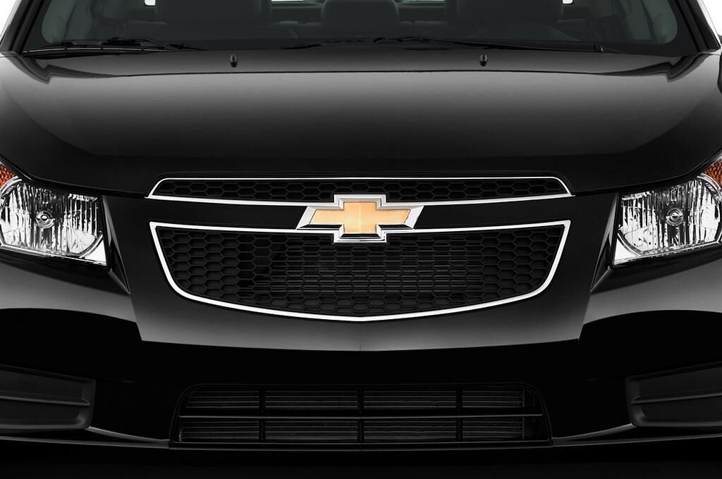 Chevrolet Cruze (Baujahr 2010) LT 4 Türen Kühlergrill und Scheinwerfer