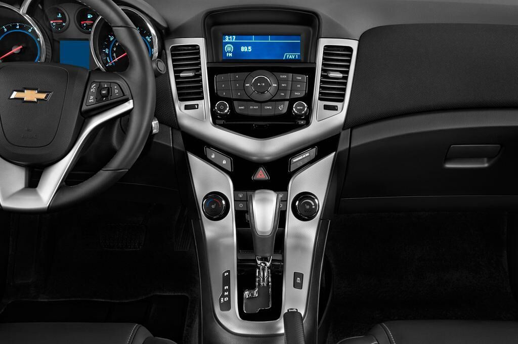 Chevrolet Cruze (Baujahr 2010) LT 4 Türen Mittelkonsole
