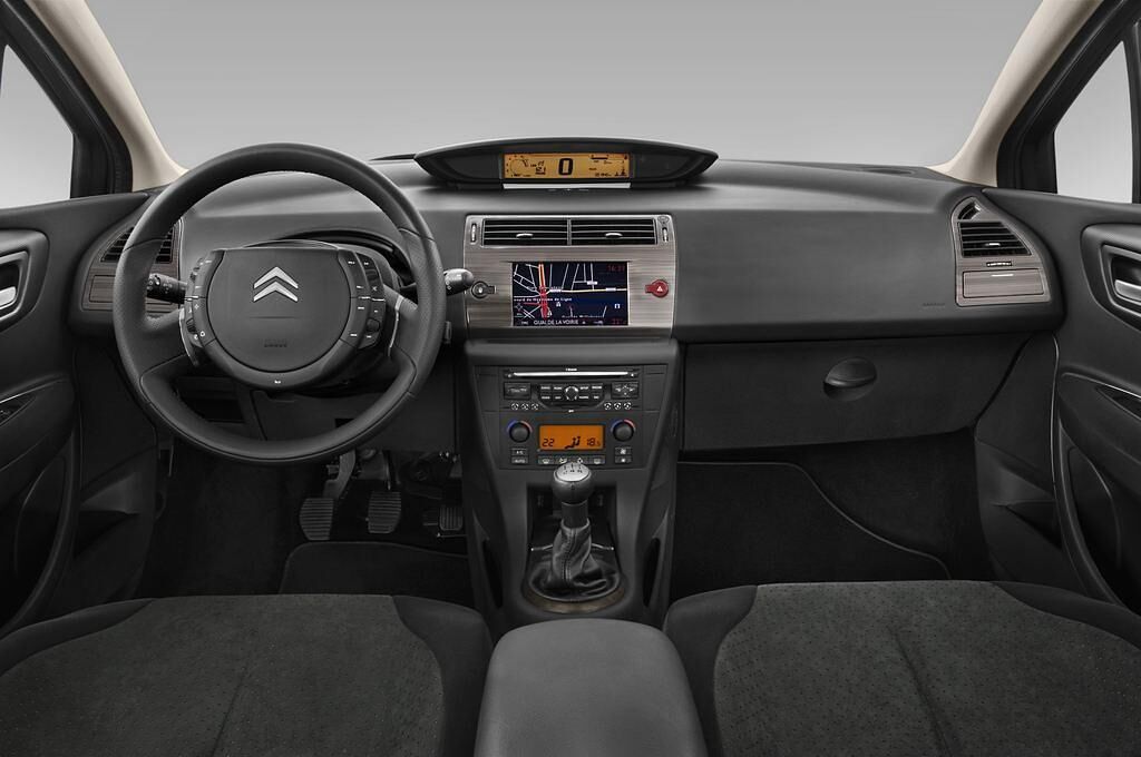 Citroen C4 (Baujahr 2009) Exclusive 5 Türen Cockpit und Innenraum