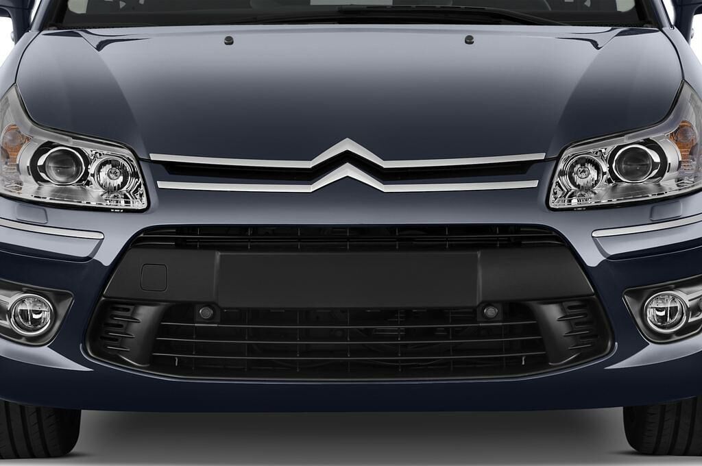 Citroen C4 (Baujahr 2009) Exclusive 5 Türen Kühlergrill und Scheinwerfer