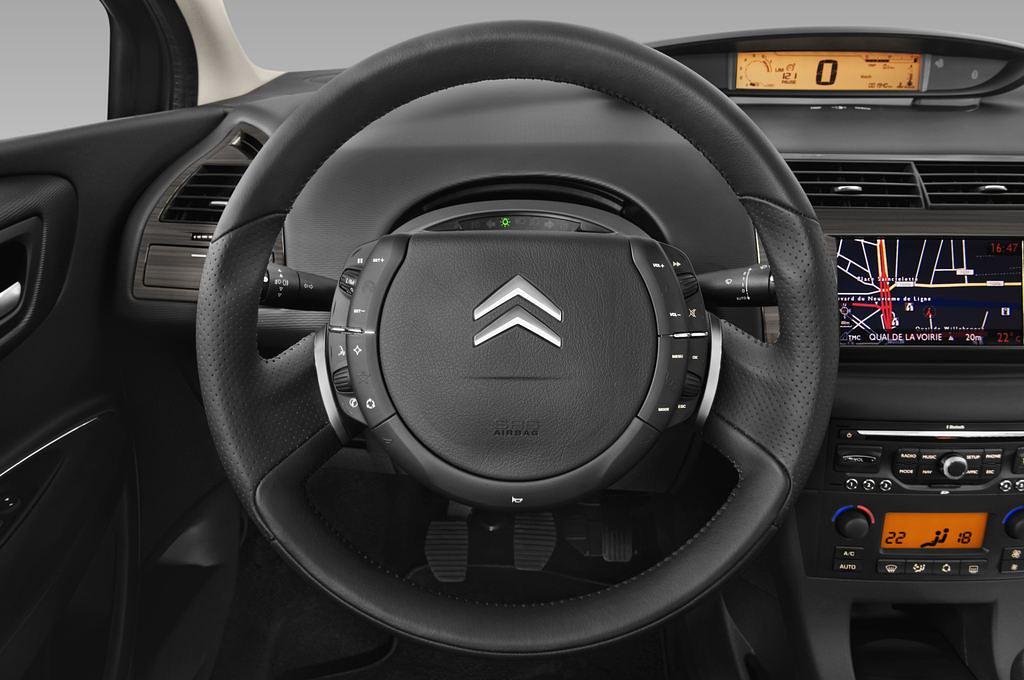 Citroen C4 (Baujahr 2009) Exclusive 5 Türen Lenkrad