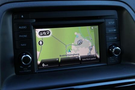 Der Navigationsbildschirm hat im Vergleich zum Vorgänger im Mazda CX-5 deutlich an Größe und Übersichtlichkeit gewonnen