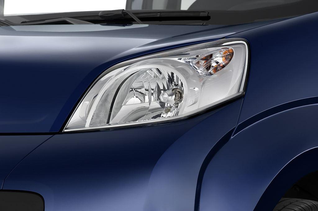 FIAT Qubo (Baujahr 2015) Dynamic 5 Türen Scheinwerfer