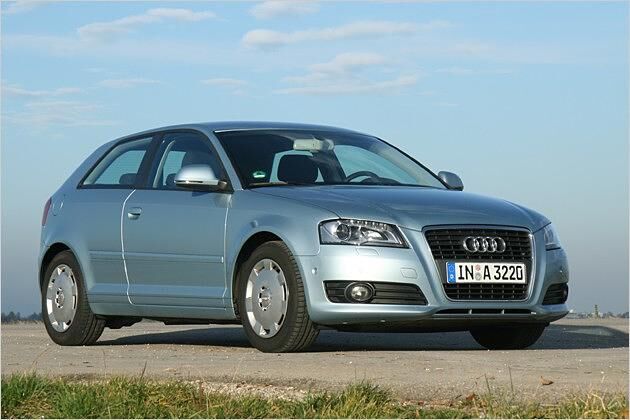 Bei Ausrüstung mit Xenon-Scheinwerfern kommen LED-Tagfahrleuchten zum Einsatz