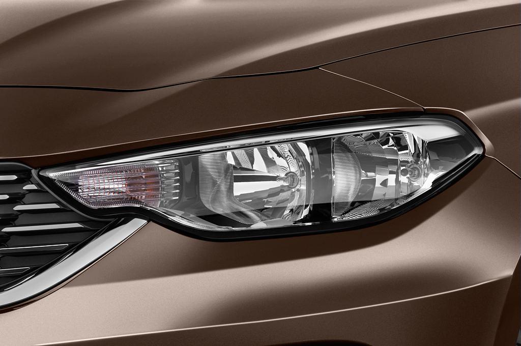 FIAT Tipo (Baujahr 2016) Easy 4 Türen Scheinwerfer