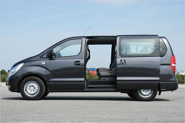 Sind beide serienmäßigen Portale geöffnet, entsteht ein Durchgang