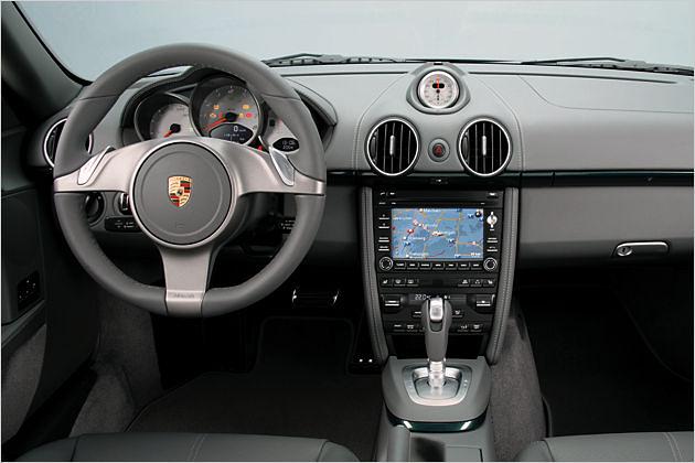 Ganz klare Sache: Der Innenraum des Boxster S