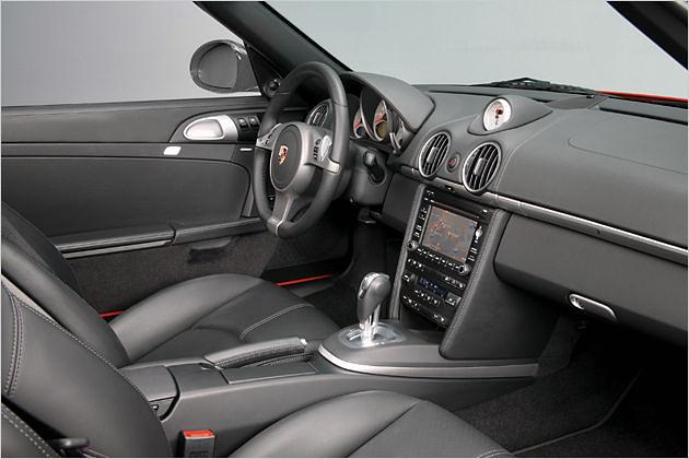 Die Mittelkonsole wurde nur ganz zart umgestaltet