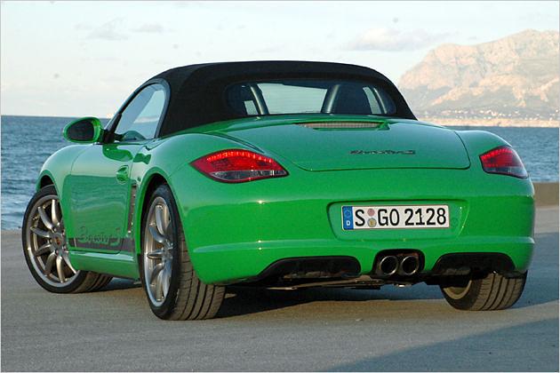 Die Mütze zieht sich der Boxster S nur im Notfall oder fürs Foto über