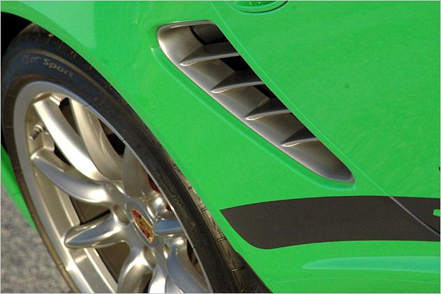 Erinnern an den Elfer-Turbo: Die Lufteinlässe am Heck des Boxster S