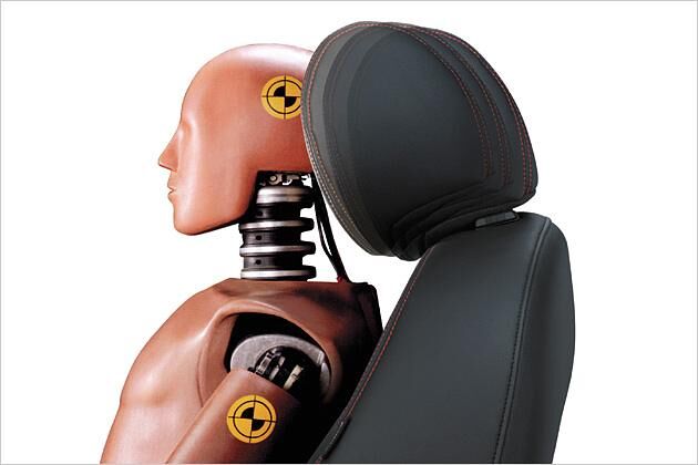 Auch aktive Kopfstützen vorn sind serienmäßig