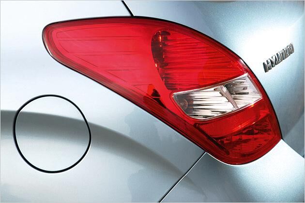 Die eigenwillig gebogenen Rückleuchten sind ein Hingucker