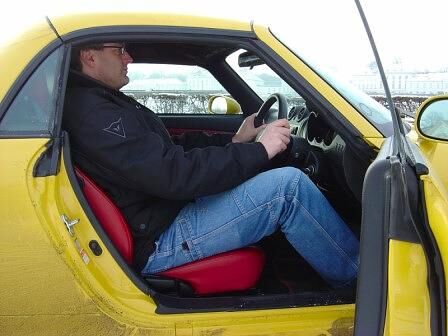 Daihatsu Copen - bei 1,90 Meter Körpergröße wird es ein klein wenig eng