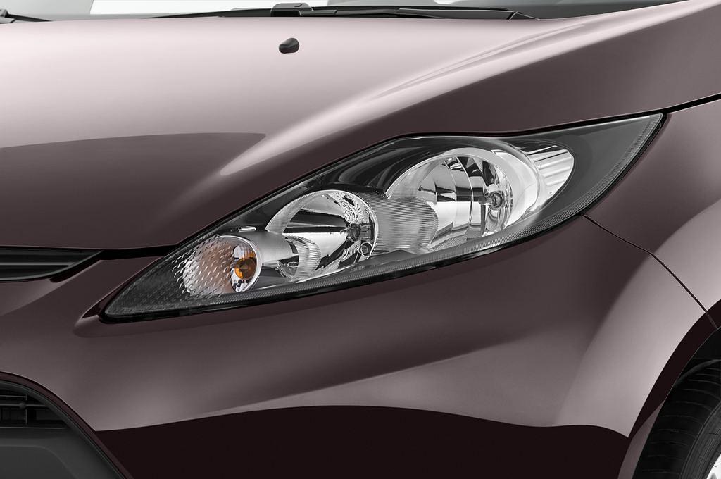 Ford Fiesta (Baujahr 2010) Titanium 5 Türen Scheinwerfer