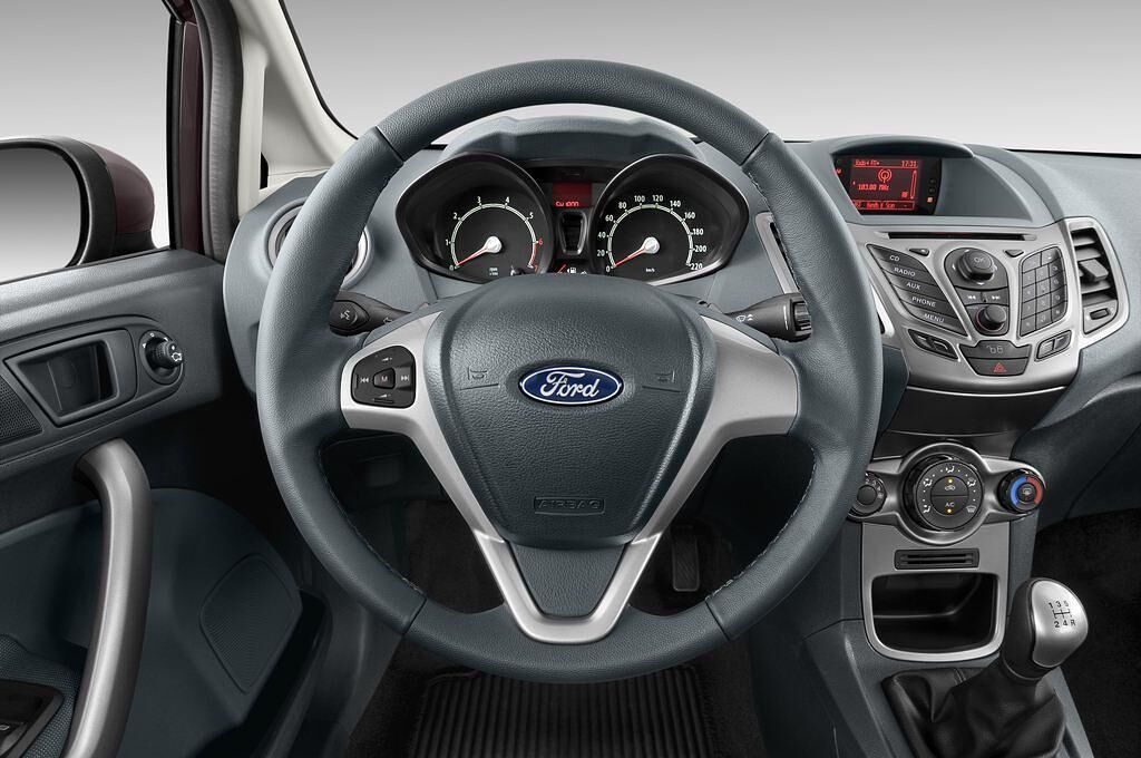 Ford Fiesta (Baujahr 2010) Titanium 5 Türen Lenkrad