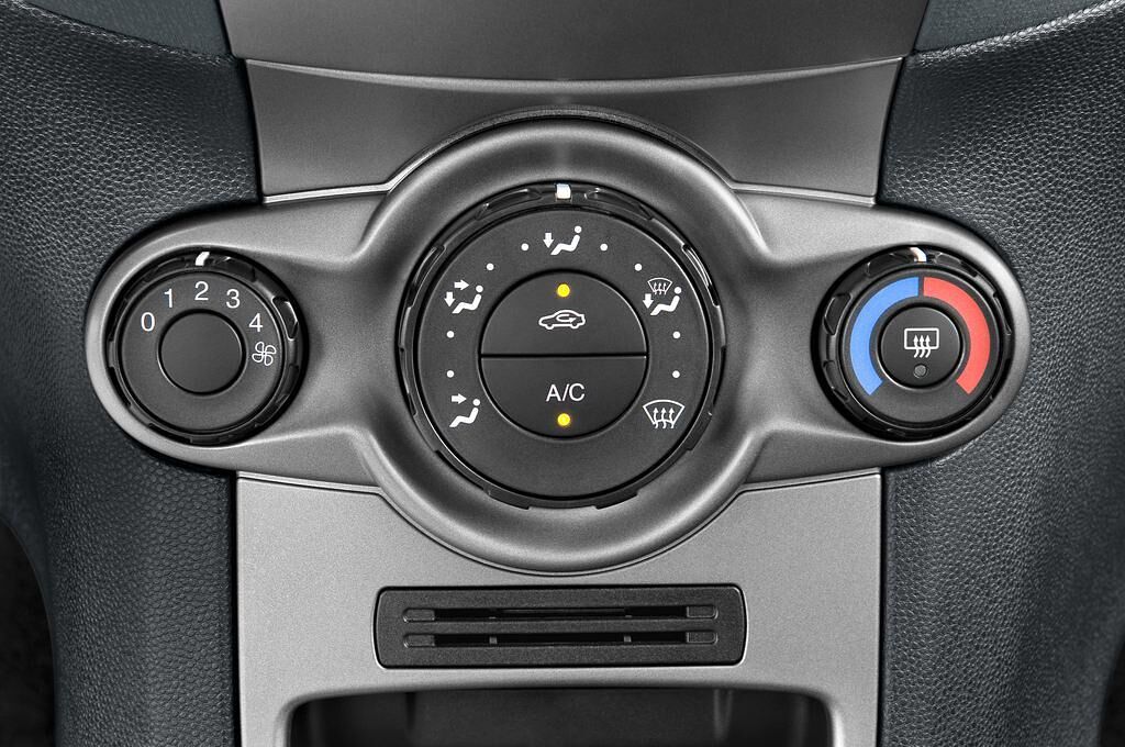 Ford Fiesta (Baujahr 2010) Titanium 5 Türen Temperatur und Klimaanlage