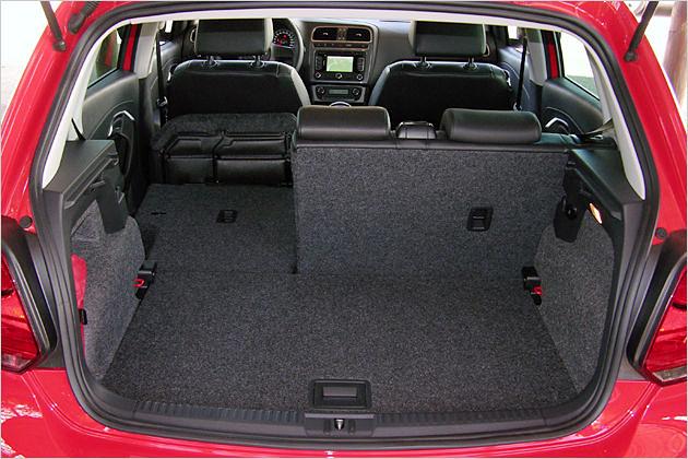 Asymmetrisch geteilt klappt es erst ab Comfortline oder gegen Aufpreis