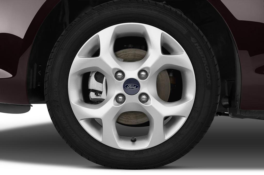 Ford Fiesta (Baujahr 2010) Titanium 5 Türen Reifen und Felge