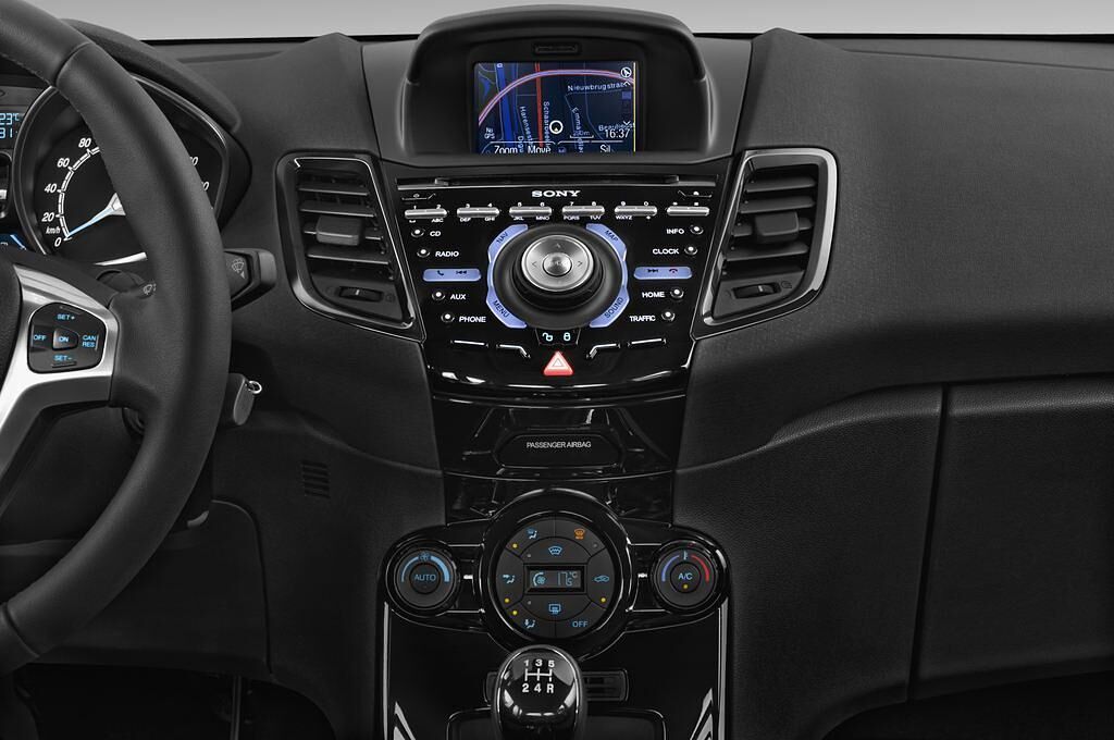Ford Fiesta (Baujahr 2013) Titanium 5 Türen Mittelkonsole