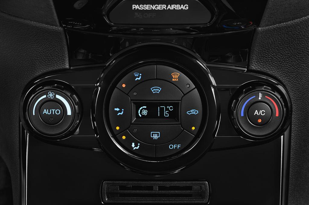 Ford Fiesta (Baujahr 2013) Titanium 5 Türen Temperatur und Klimaanlage