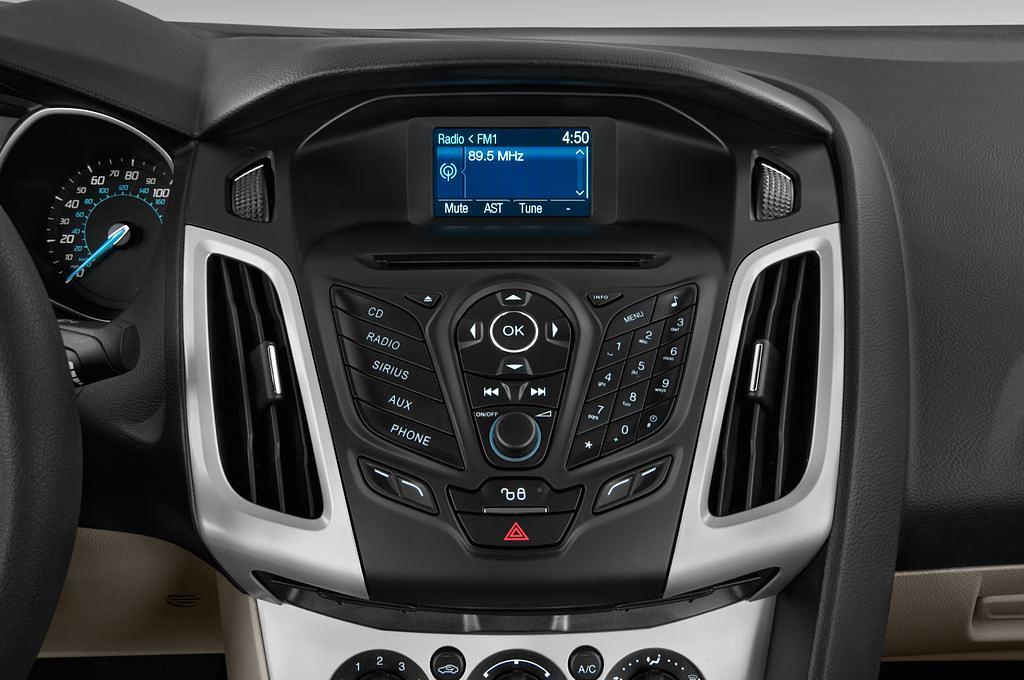 Ford Focus (Baujahr 2011) Trend 4 Türen Radio und Infotainmentsystem