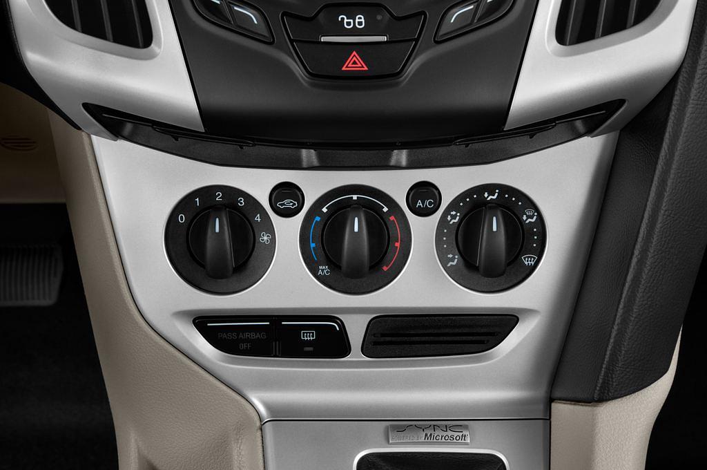 Ford Focus (Baujahr 2011) Trend 4 Türen Temperatur und Klimaanlage