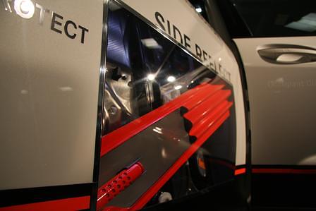 Mercedes-Benz Experimental Sicherheits Fahrzeug ESF 2009: aufblasbare Metallstrukturen