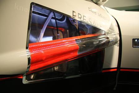 Mercedes-Benz Experimental Sicherheits Fahrzeug ESF 2009: aufblasbare Metallstrukturen