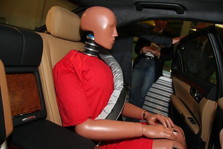 Mercedes-Benz Experimental Sicherheits Fahrzeug ESF 2009: Belt Bag