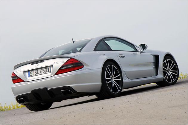 An der Vorderachse kommen 19-Zoll-Felgen mit Reifen der Größe 265/35 zum Einsatz