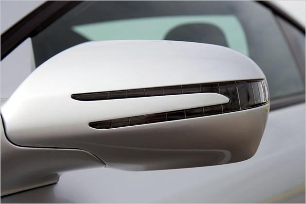 Die Blinker sind in die Seitenspiegel integriert