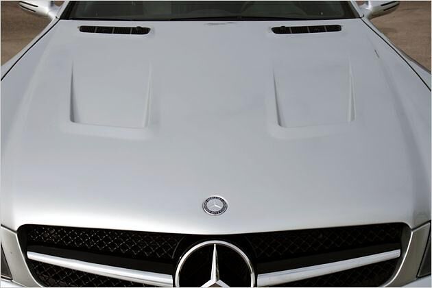 Die komplette Motorhaube ist aus Karbon gefertigt