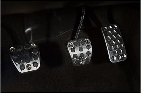 Schicke Alu-Pedale gibt es ab der Ausstattung "Elegance"