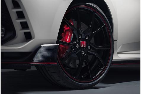 Bei den vorderen Radkästen reduzieren sogenannte Air Curtains die Turbulenzen