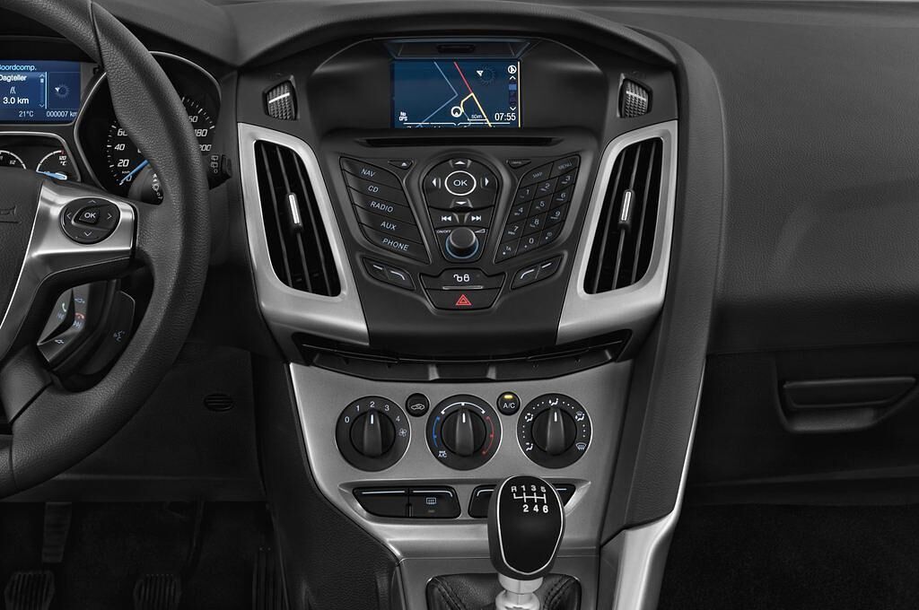 Ford Focus (Baujahr 2012) Trend 5 Türen Mittelkonsole