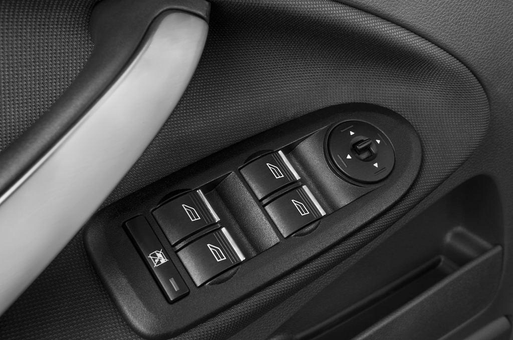 Ford C-Max (Baujahr 2010) Titanium 5 Türen Bedienungselemente Tür